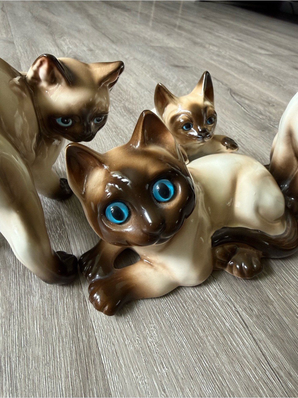 Vintage set of 4 Siamese cat figurines with blue eyes, made in Korea